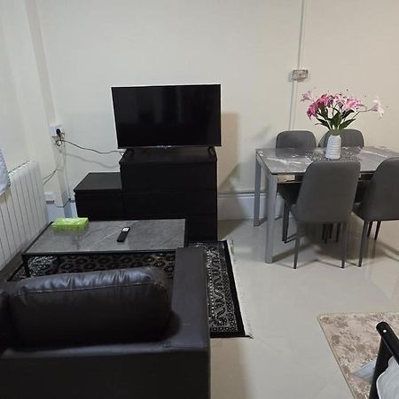 Shanti House Enfield Luaran gambar