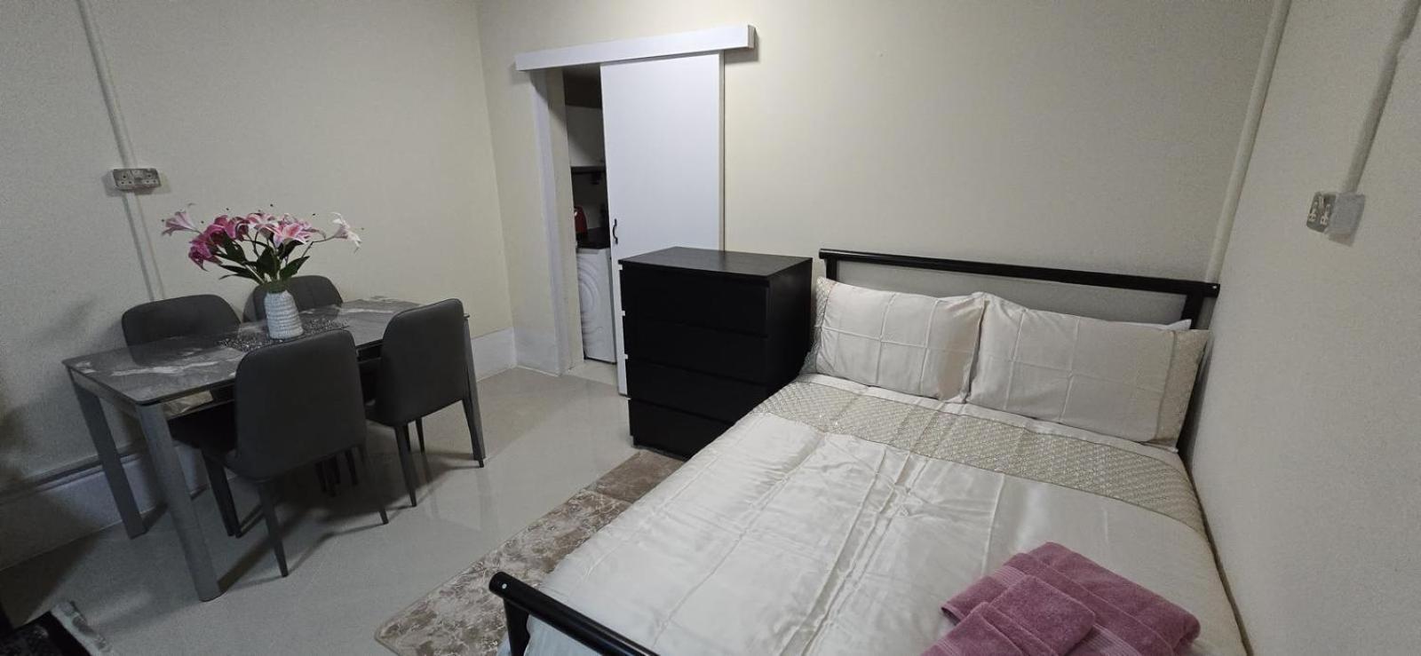 Shanti House Enfield Luaran gambar